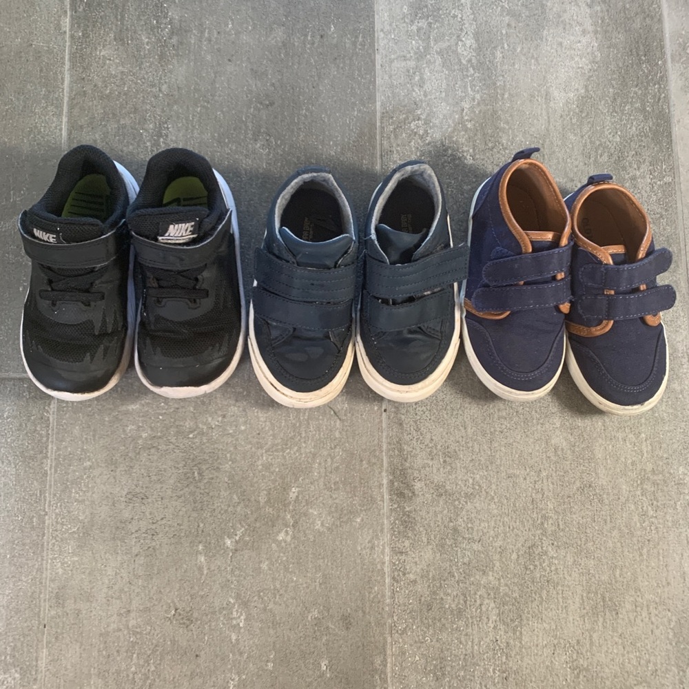 Toddler sneakers size 7